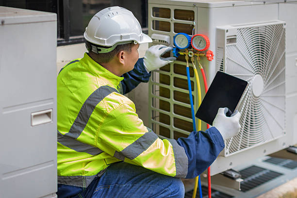 Professional Hvac technician working in Circle Pines, MN